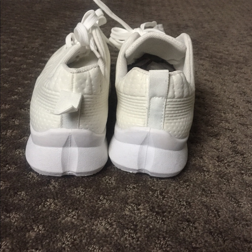 White trainers - Picture 4 of 5